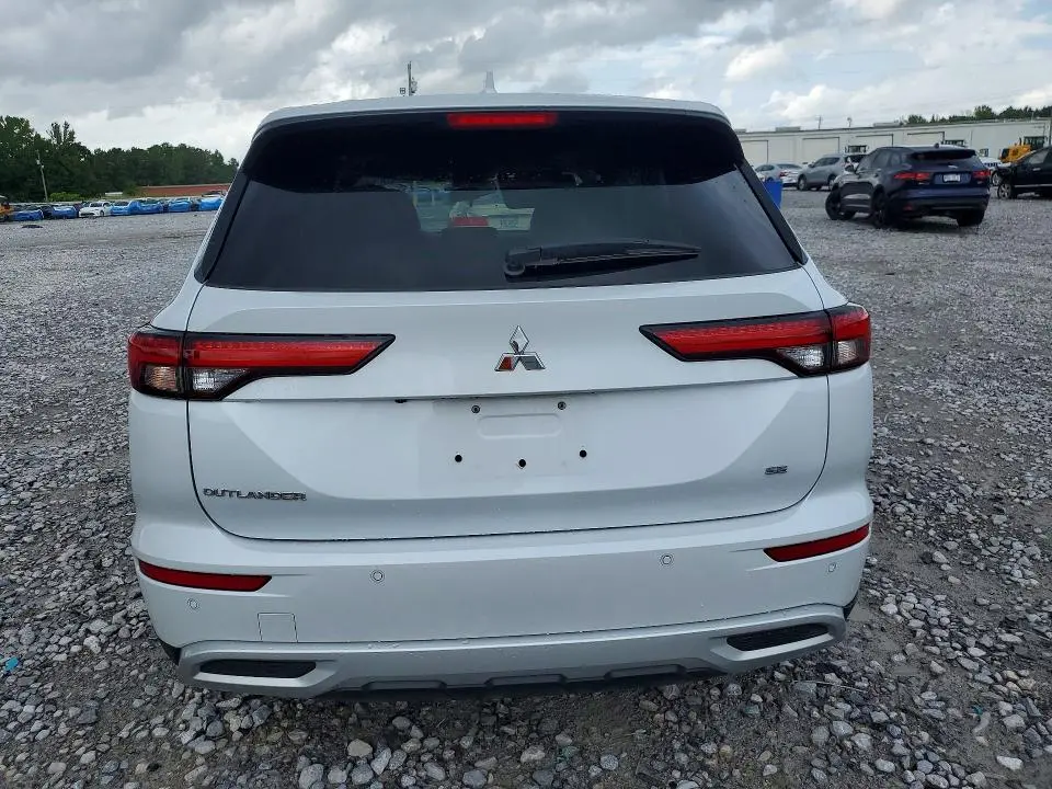 2024 MITSUBISHI OUTLANDER SE  