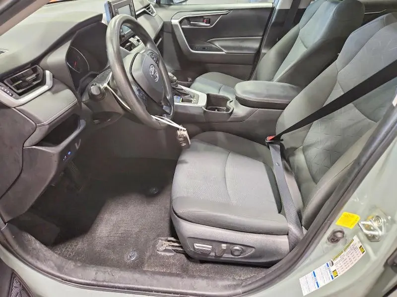 2022 TOYOTA RAV4 XLE  