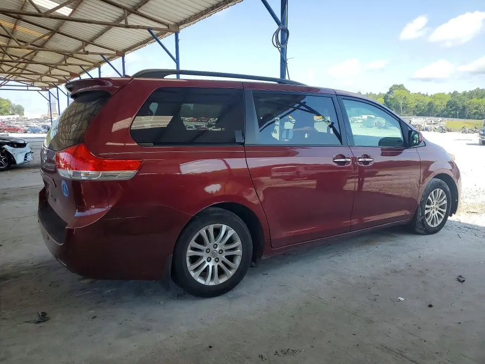 2014 TOYOTA SIENNA XLE 8-PASSENGER  