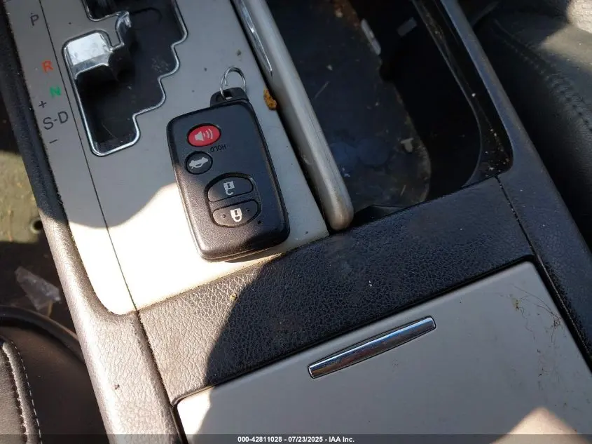 2011 TOYOTA CAMRY SE V6