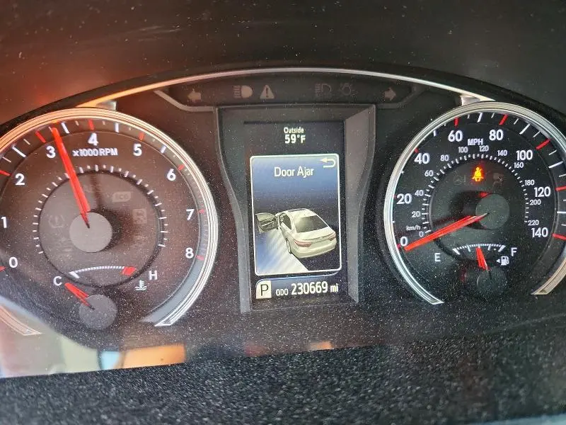 2015 TOYOTA CAMRY SE  