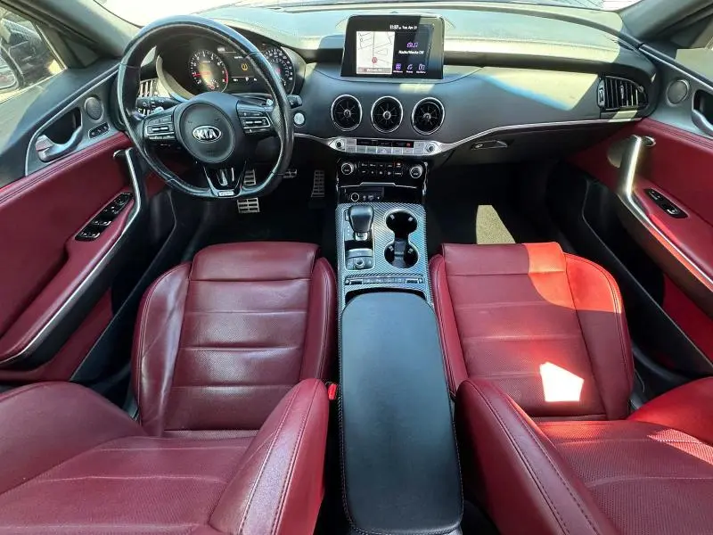 2019 KIA STINGER GT2  
