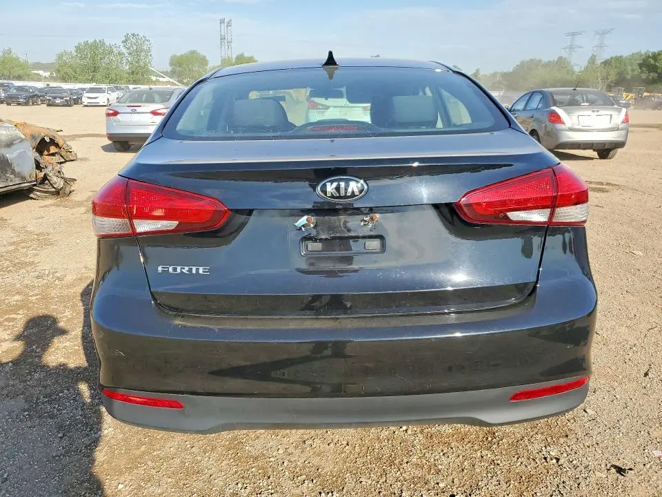 2017 KIA FORTE LX  