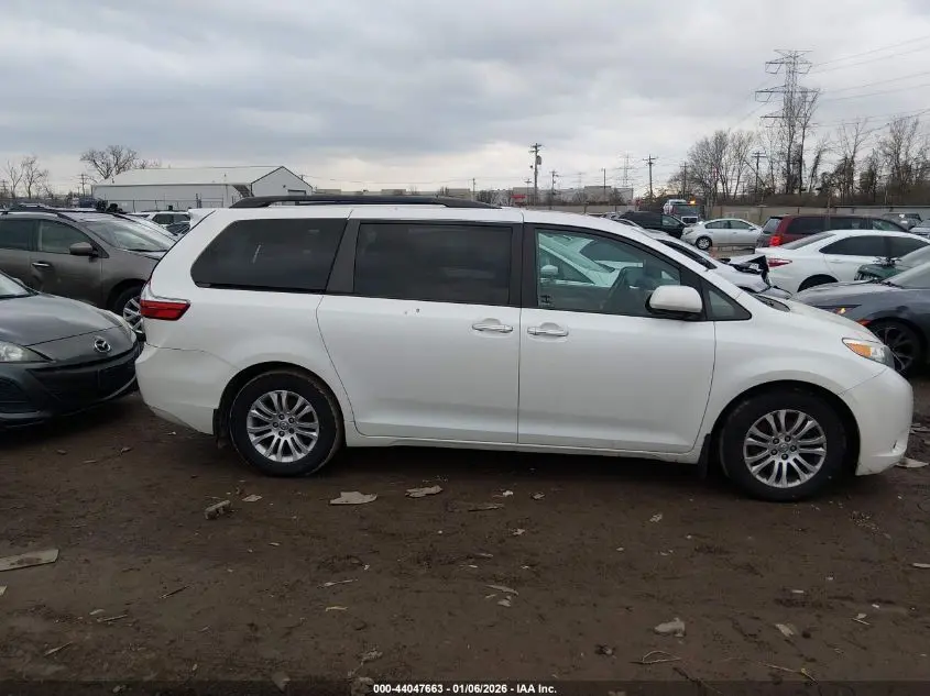 2016 TOYOTA SIENNA XLE 8 PASSENGER