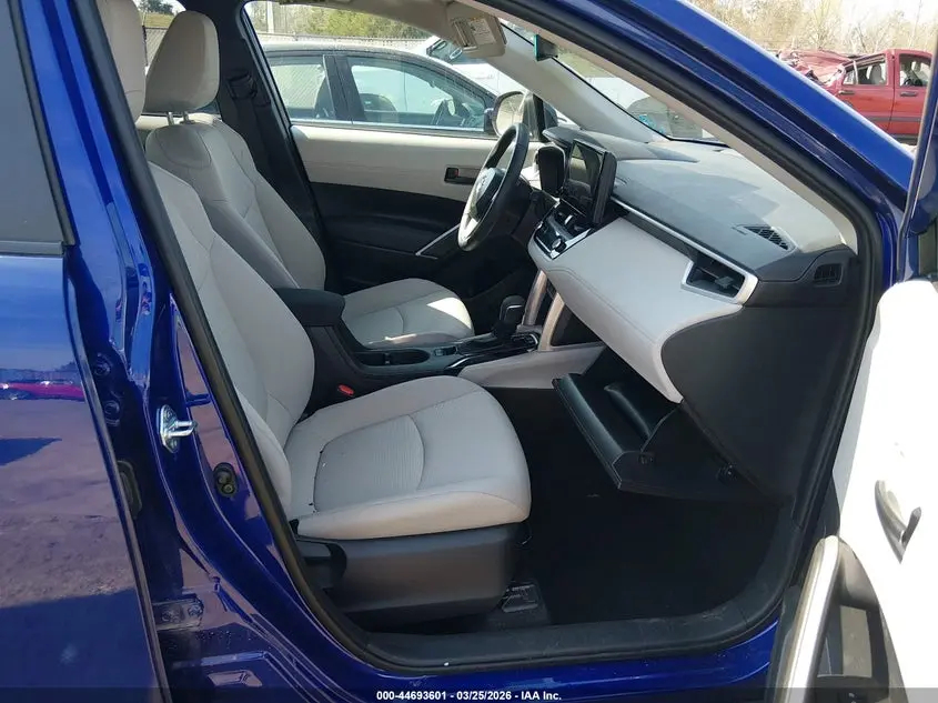 2025 TOYOTA COROLLA CROSS LE