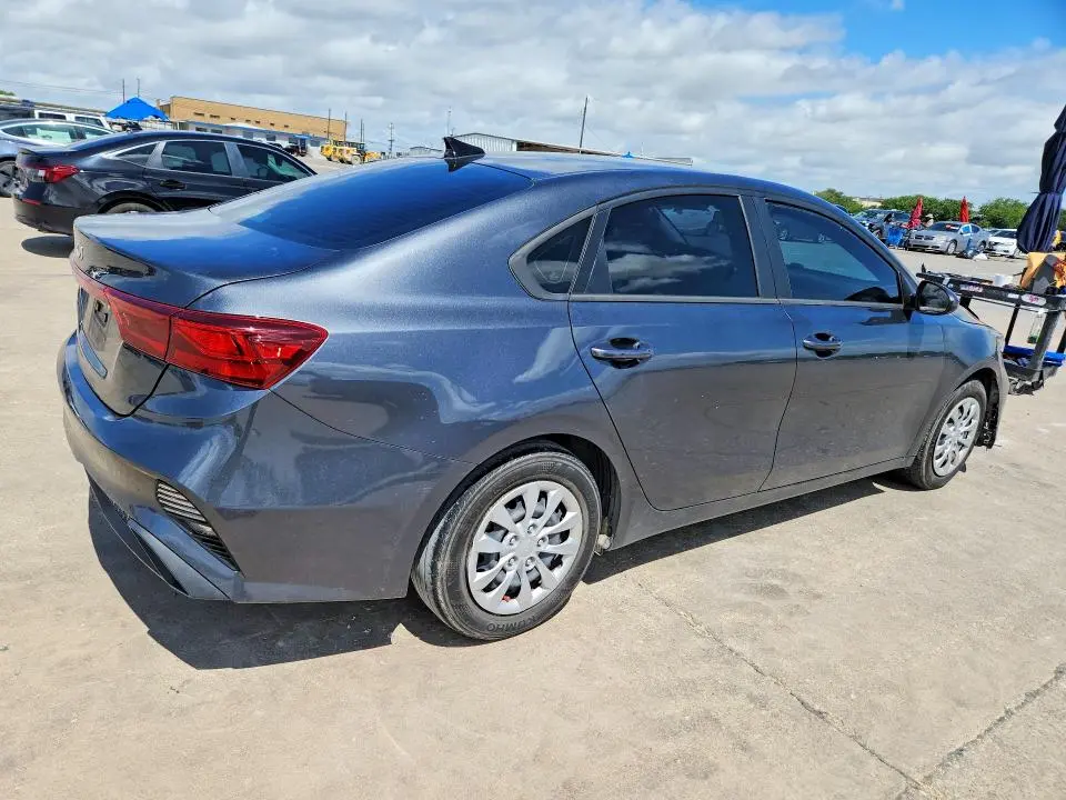 2023 KIA FORTE LX  