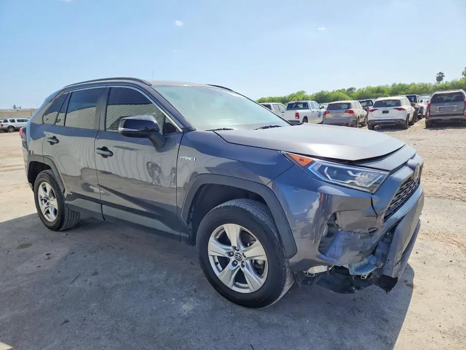 2021 TOYOTA RAV4 XLE  