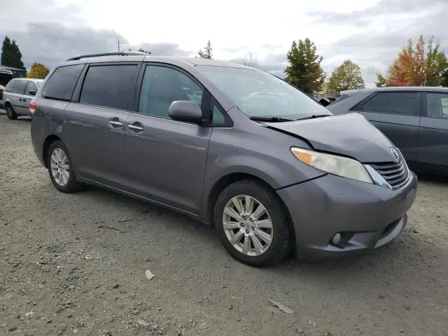 2011 TOYOTA SIENNA XLE  