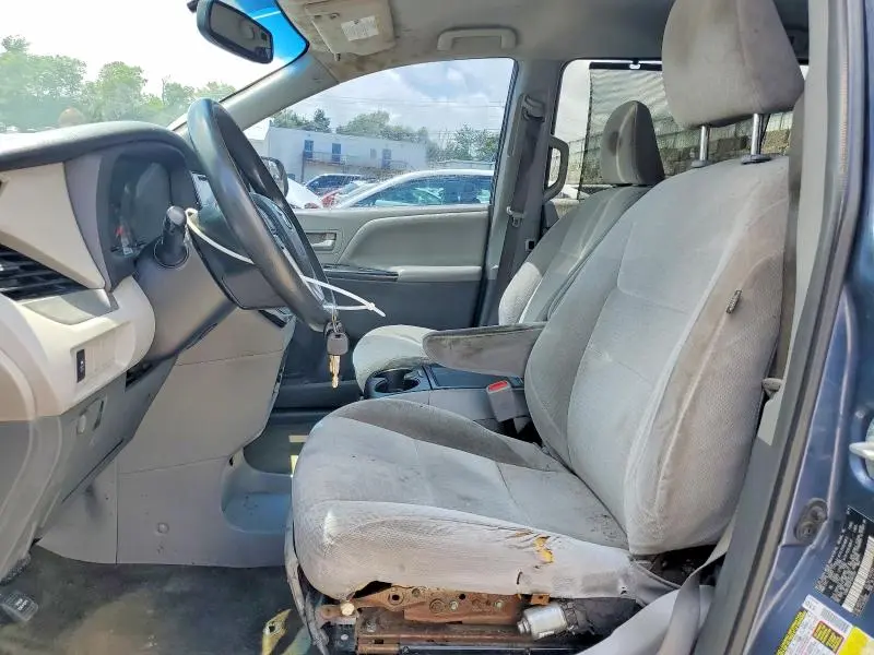 2015 TOYOTA SIENNA LE  