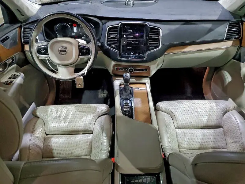 2017 VOLVO XC90 T6  
