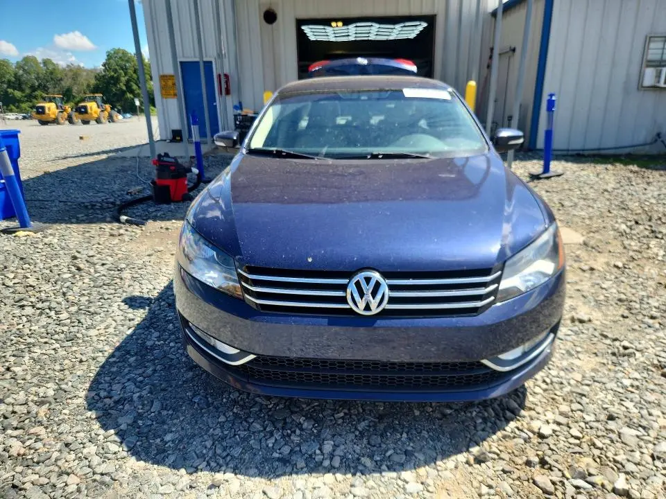 2015 VOLKSWAGEN PASSAT SE  