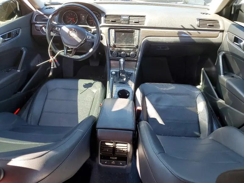 2018 VOLKSWAGEN PASSAT SE  