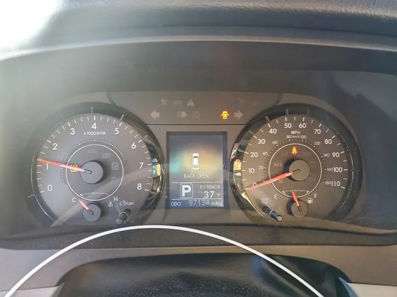 2016 TOYOTA SIENNA LE  