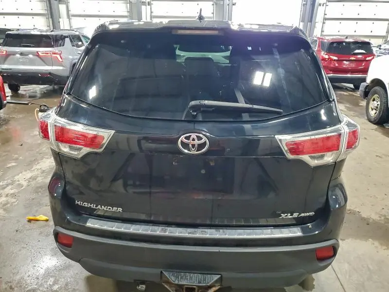 2015 TOYOTA HIGHLANDER XLE  