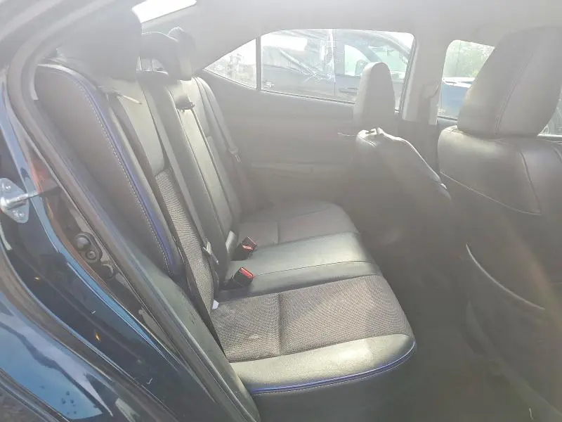 2017 TOYOTA COROLLA SE  