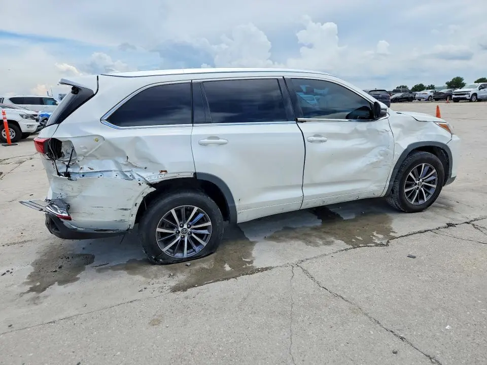 2017 TOYOTA HIGHLANDER XLE  