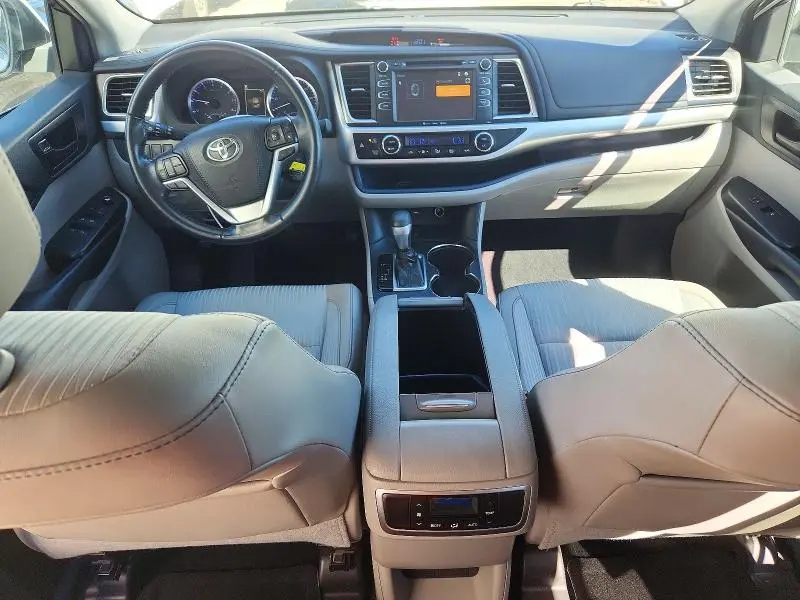 2019 TOYOTA HIGHLANDER LE PLUS  