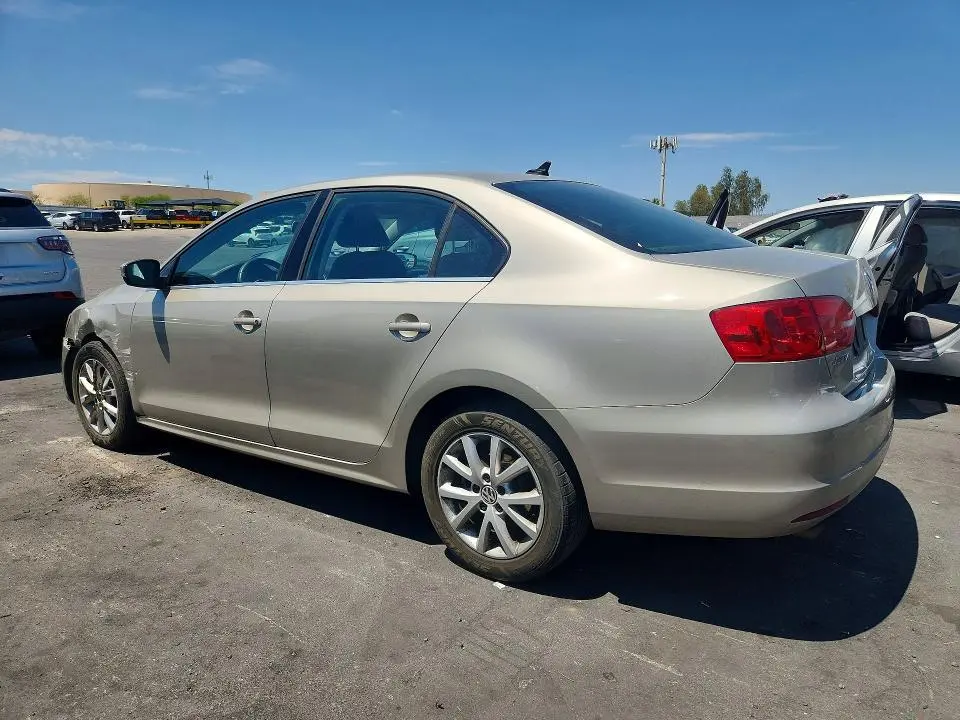 2013 VOLKSWAGEN JETTA SE  