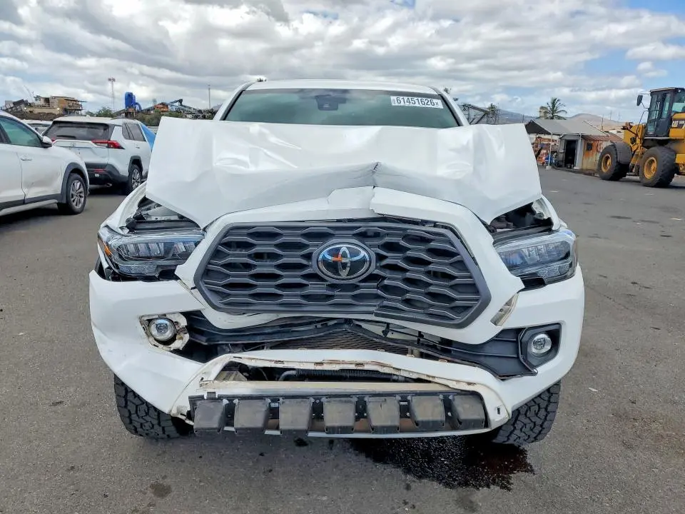 2022 TOYOTA TACOMA SR5 V6  