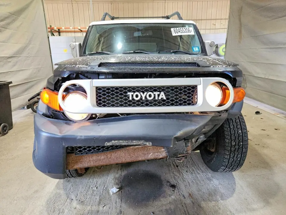 2010 TOYOTA FJ CRUISER BASE  