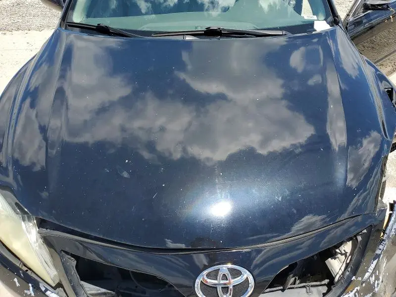 2011 TOYOTA CAMRY XLE V6  