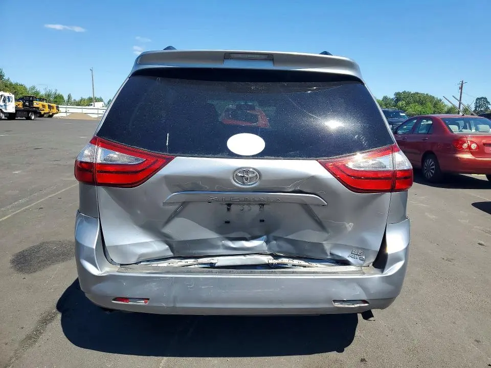 2017 TOYOTA SIENNA LE  