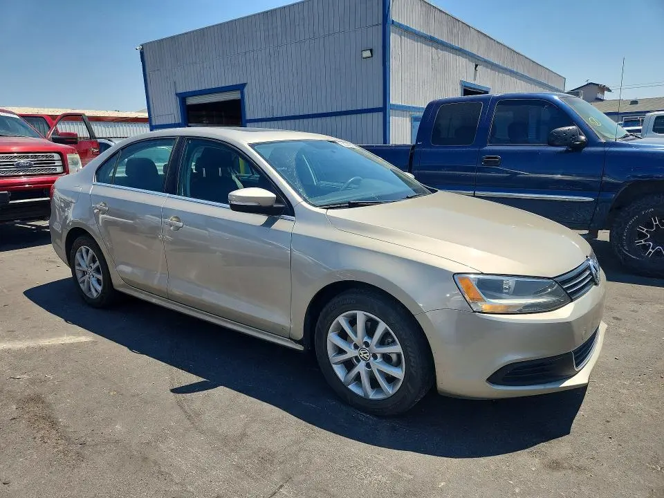 2013 VOLKSWAGEN JETTA SE  