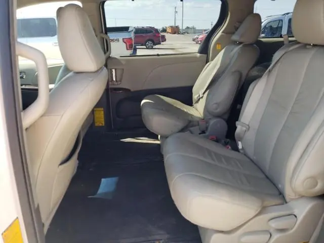 2011 TOYOTA SIENNA XLE  