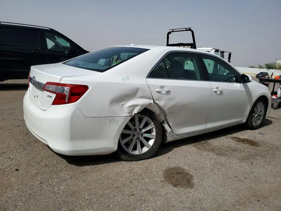 2012 TOYOTA CAMRY XLE  
