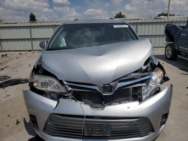 2019 TOYOTA SIENNA XLE  