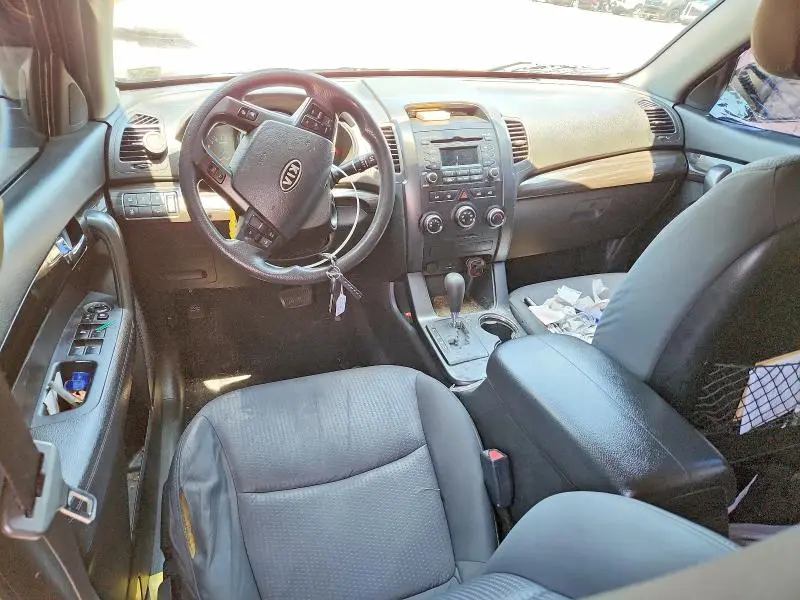 2013 KIA SORENTO LX  