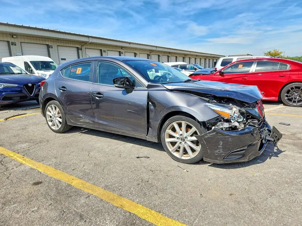 2017 MAZDA 3 TOURING  