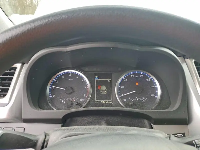 2017 TOYOTA HIGHLANDER LE  