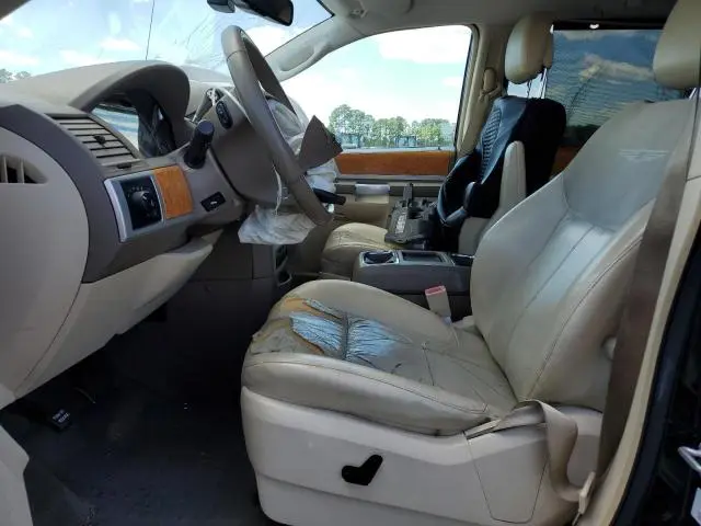 2010 CHRYSLER TOWN & COUNTRY LIMITED  