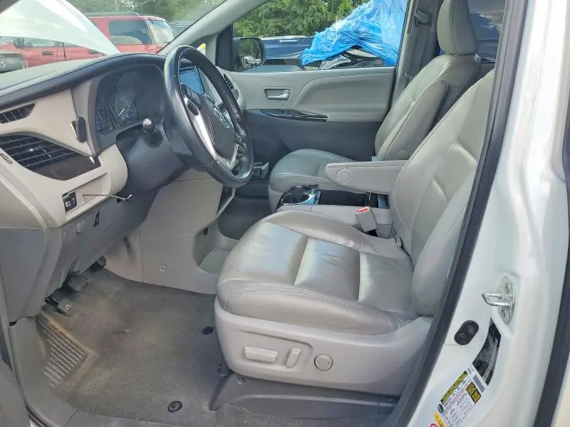 2018 TOYOTA SIENNA XLE 8-PASSENGER  
