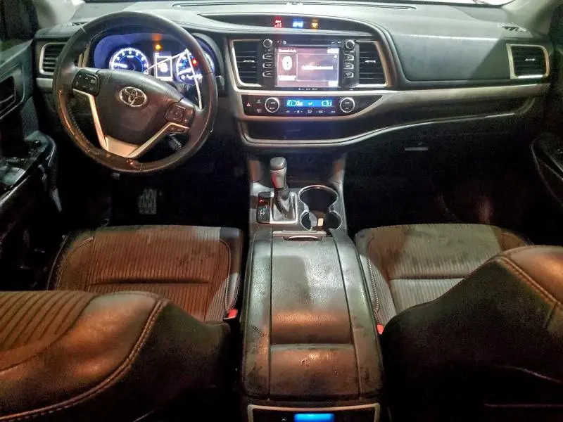 2017 TOYOTA HIGHLANDER LE  