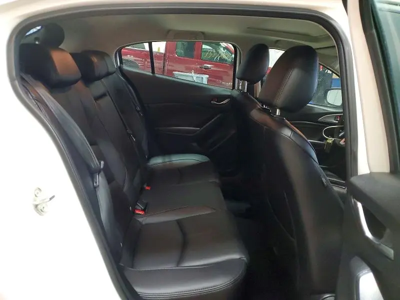 2018 MAZDA 3 TOURING  