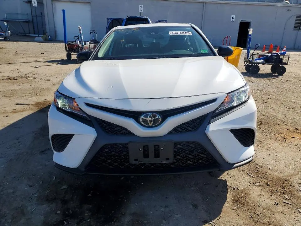 2019 TOYOTA CAMRY SE  
