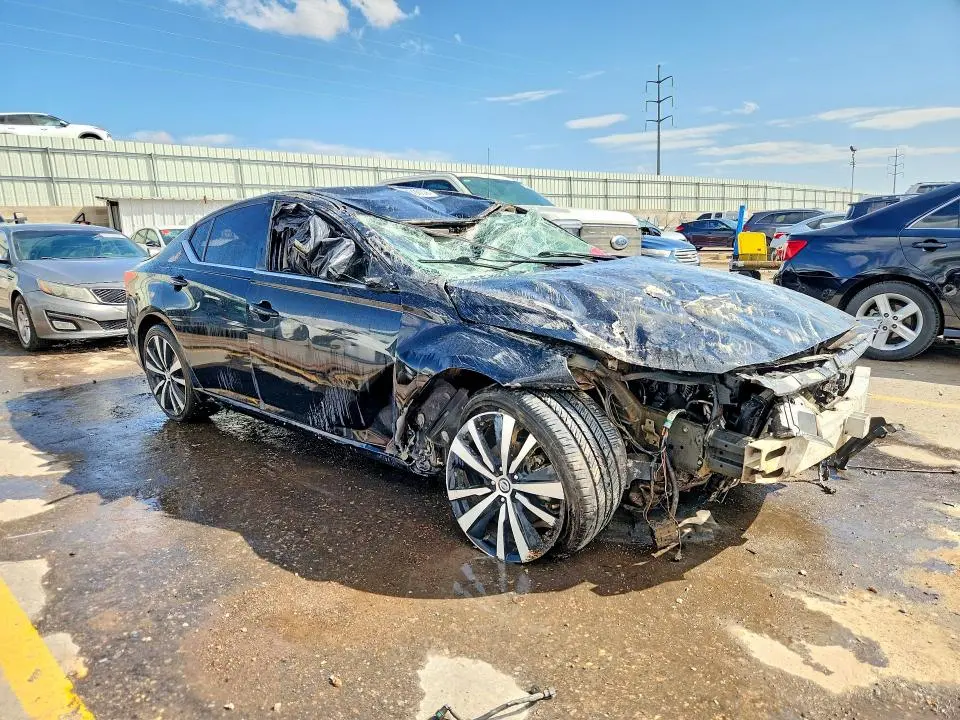 2021 NISSAN ALTIMA SR  