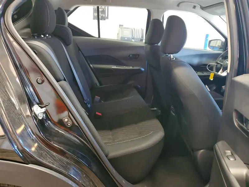 2021 NISSAN KICKS S  