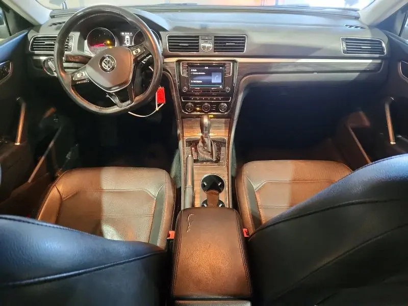 2016 VOLKSWAGEN PASSAT SE  