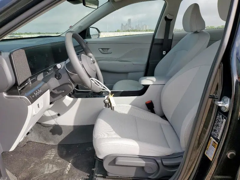 2025 HYUNDAI KONA SE  