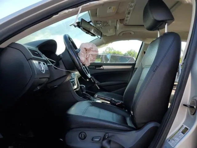 2013 VOLKSWAGEN PASSAT SE  