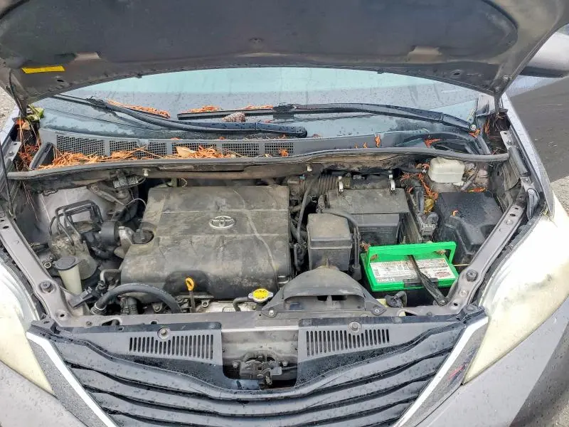 2012 TOYOTA SIENNA LE  