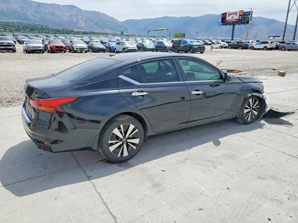 2021 NISSAN ALTIMA SV  