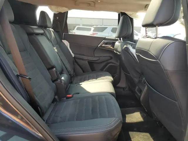 2024 MITSUBISHI OUTLANDER SE  