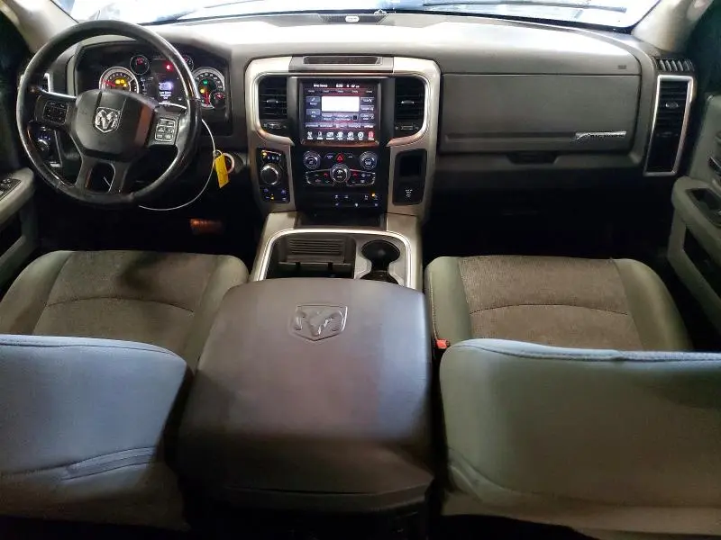 2016 RAM 1500 SLT  