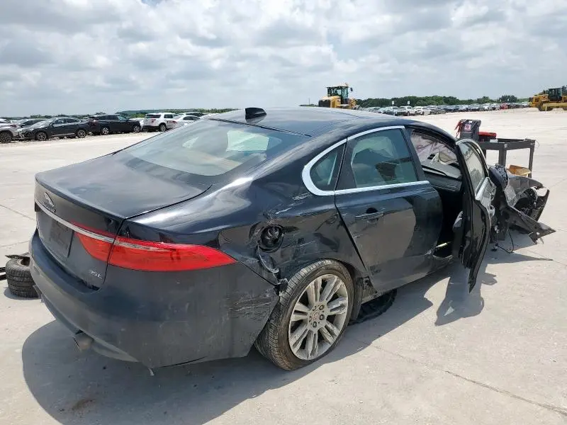 2016 JAGUAR XF PREMIUM  