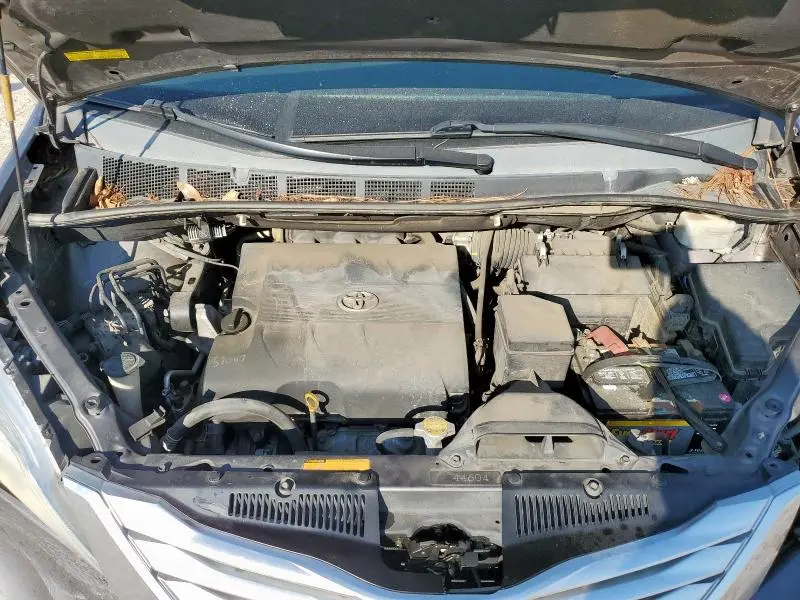 2012 TOYOTA SIENNA XLE  