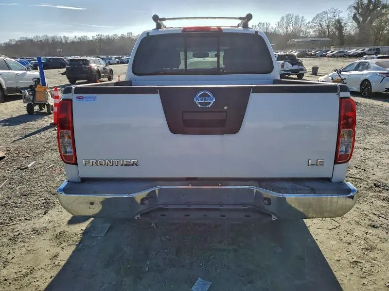 2010 NISSAN FRONTIER CREW CAB SE  